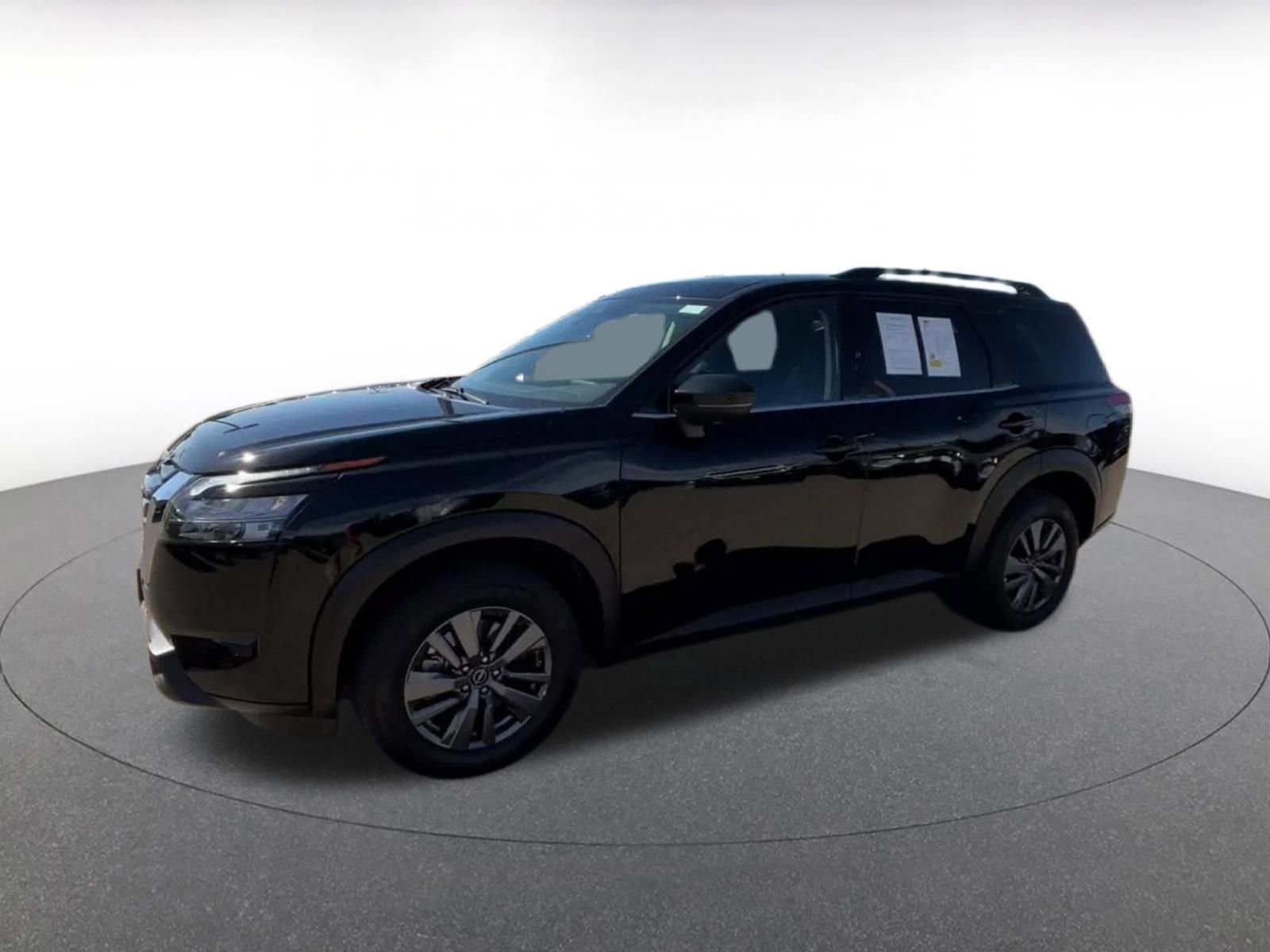 Used 2025 Nissan Pathfinder SV FWD image 8