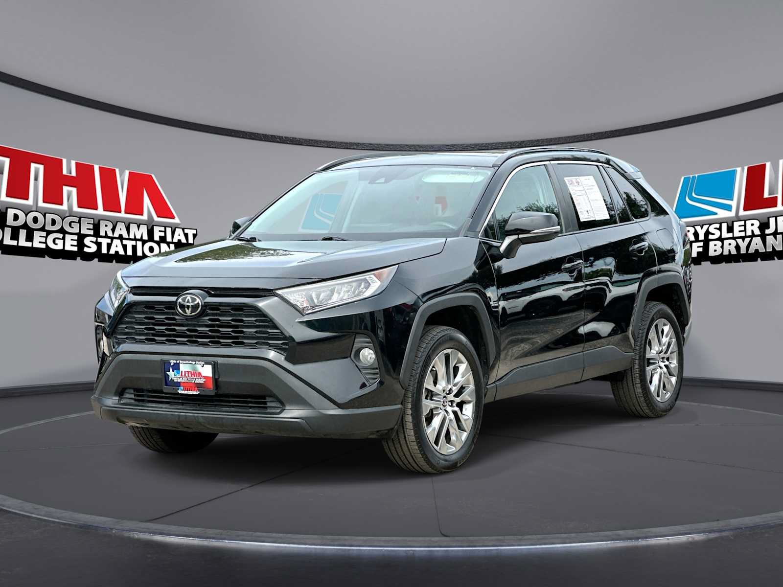 Used 2020 Toyota RAV4 XLE Premium FWD image 1