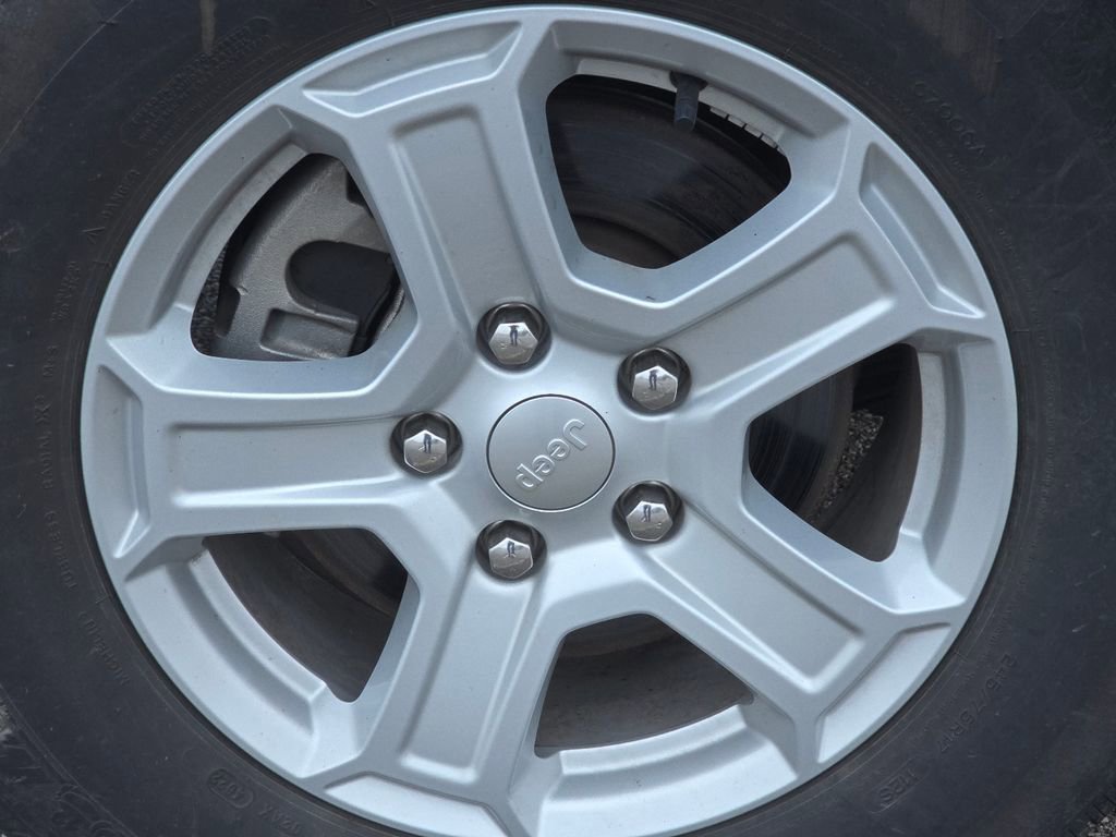 Used 2023 Jeep Wrangler Sport S image 7