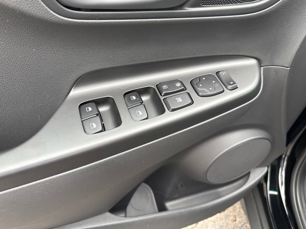Used 2023 Hyundai Kona SE AWD/4WD image 14