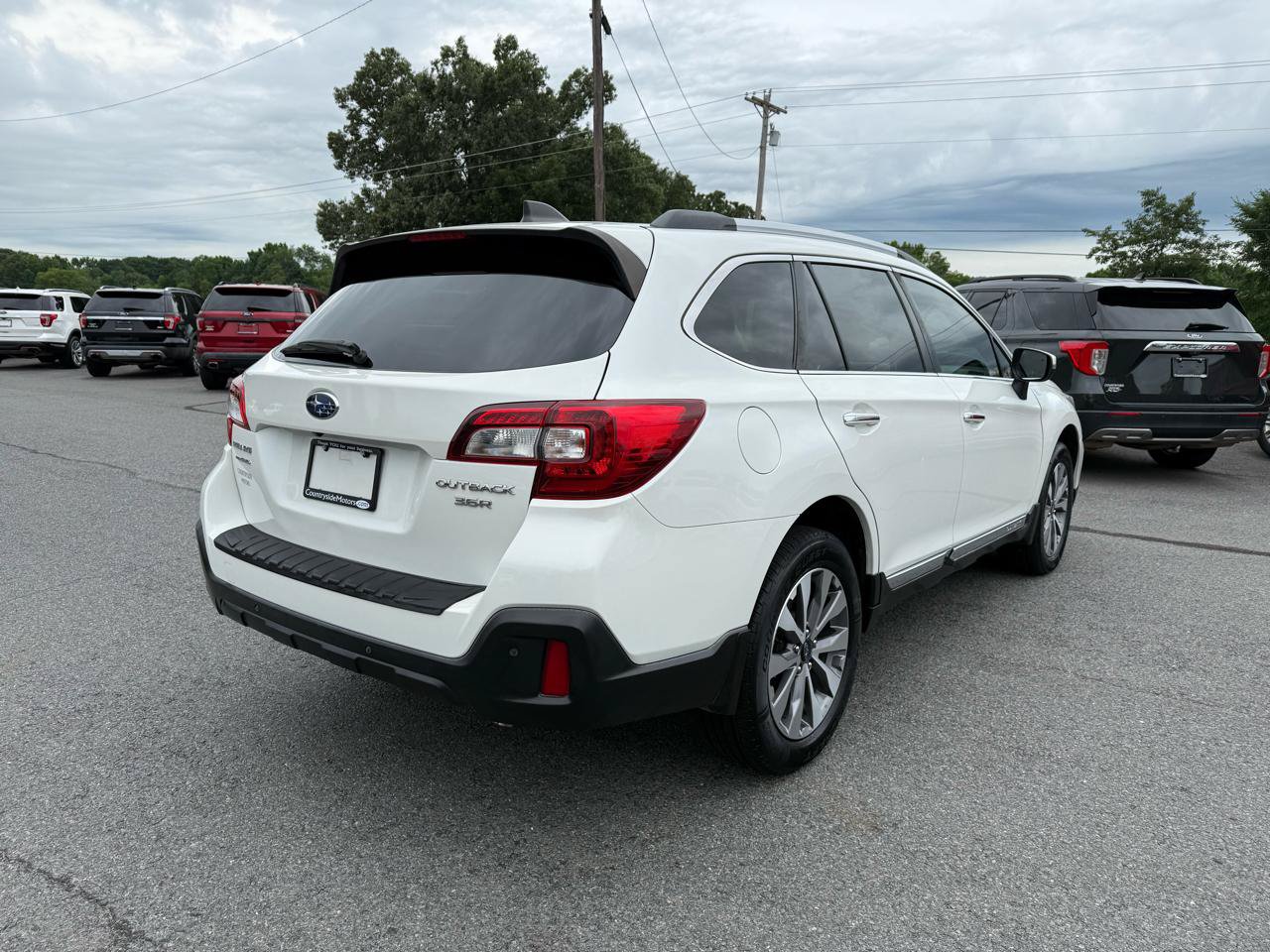 Used 2019 Subaru Outback 3.6R Touring AWD/4WD image 6