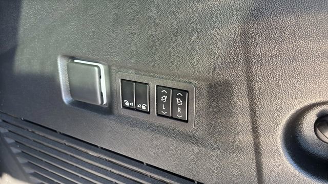 Used 2023 GMC Yukon Denali Ultimate AWD/4WD image 34