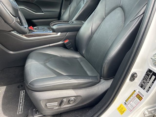 Used 2023 Toyota Highlander Limited image 13