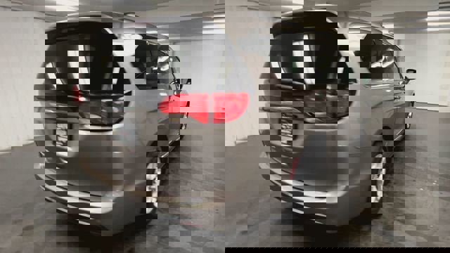 Used 2017 Chrysler Pacifica Touring-L w/ Tire & Wheel Group image 8