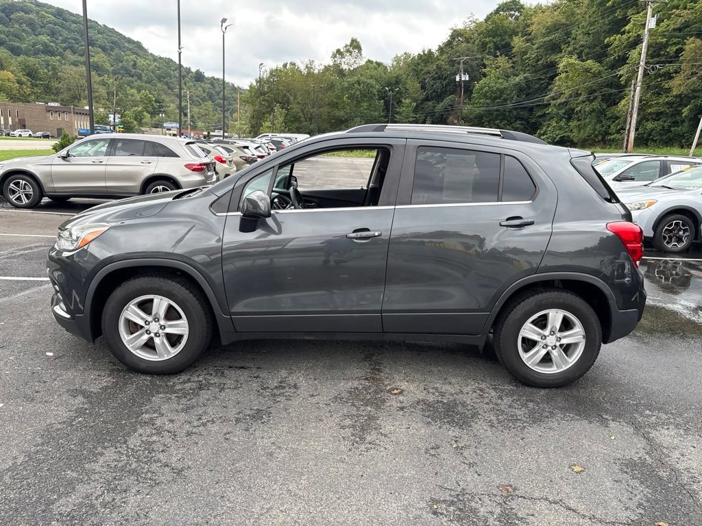 Used 2017 Chevrolet Trax LT FWD image 2