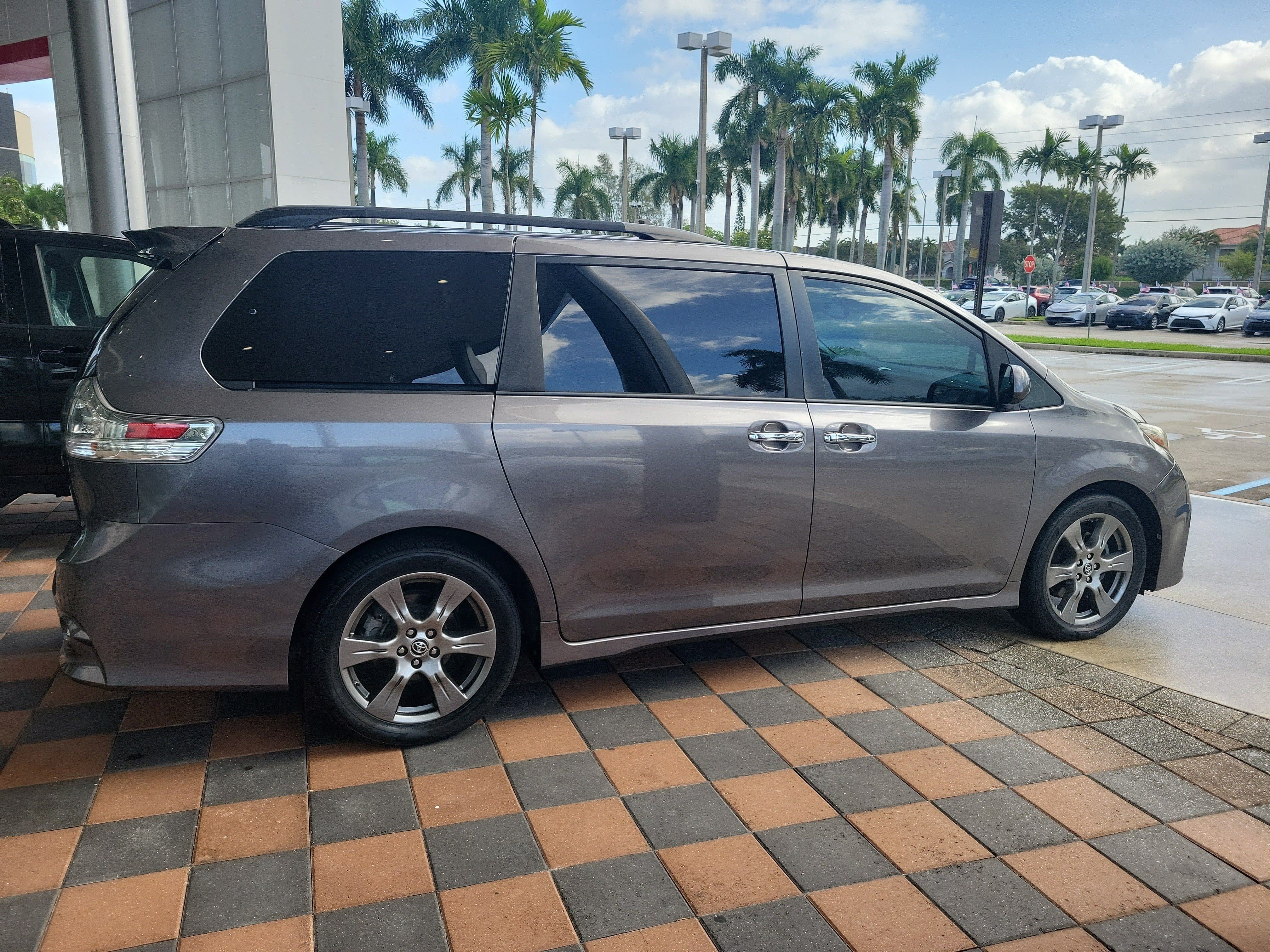 Used 2020 Toyota Sienna SE FWD image 7