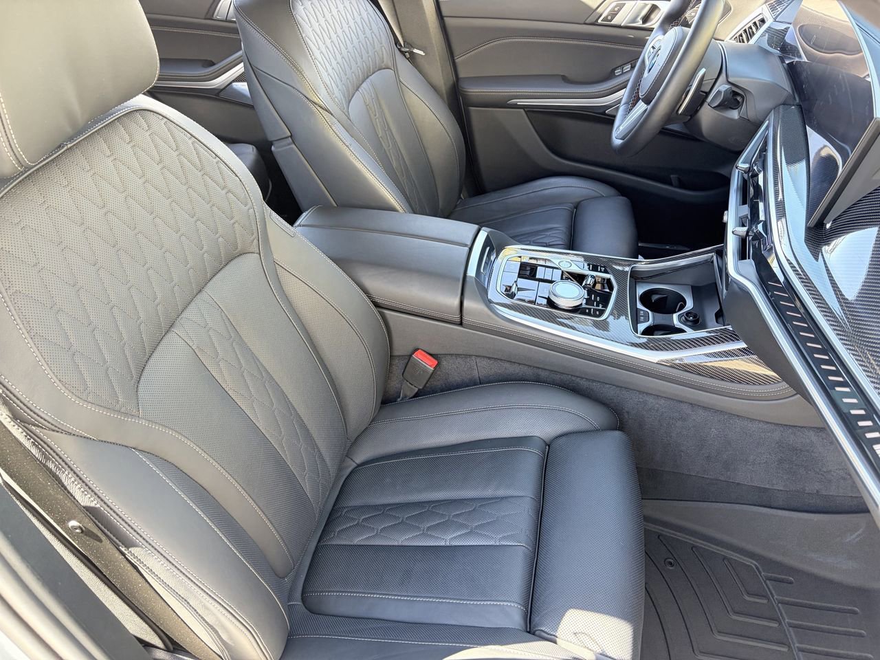 Used 2025 BMW X7 M60i image 12