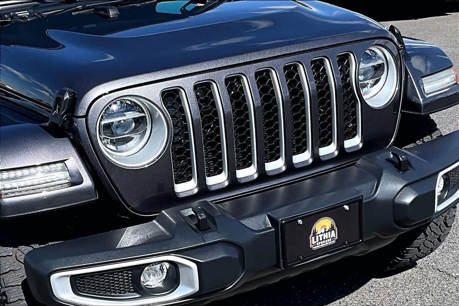Used 2021 Jeep Wrangler Unlimited Sahara w/ Cold Weather Group AWD/4WD image 33