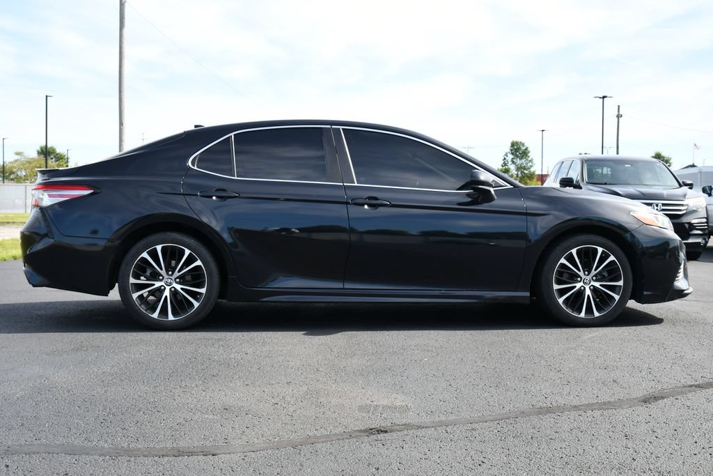 Used 2019 Toyota Camry SE FWD image 8