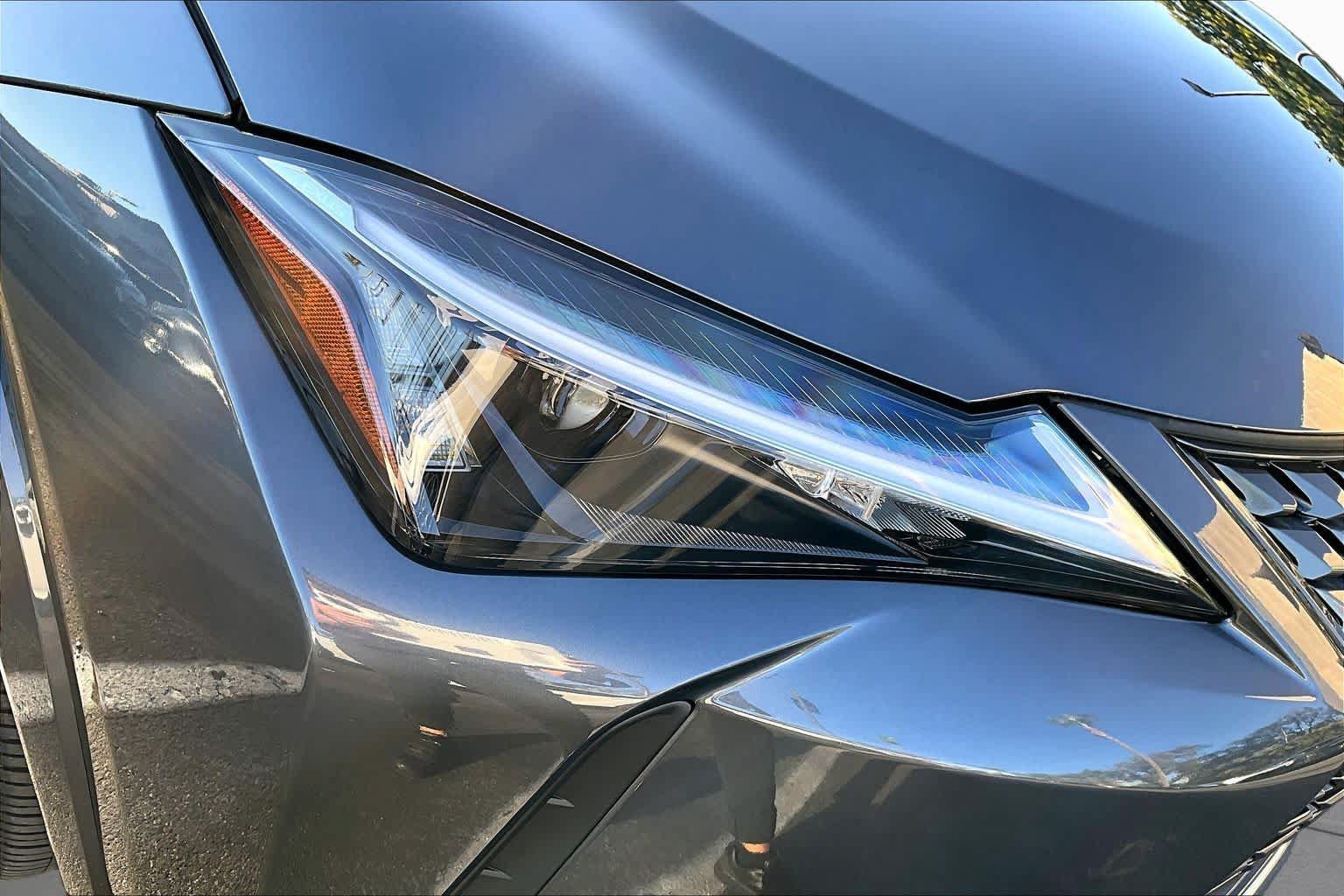 New 2026 Lexus UX 300h FWD image 21