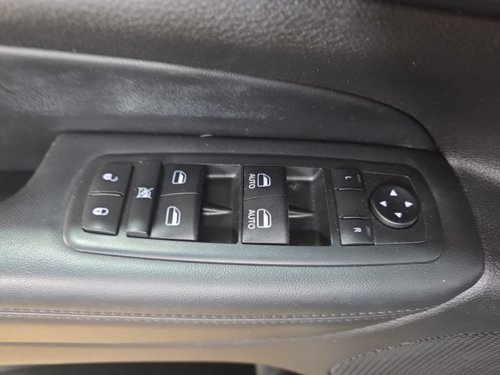 Used 2020 Jeep Grand Cherokee Laredo AWD/4WD image 26