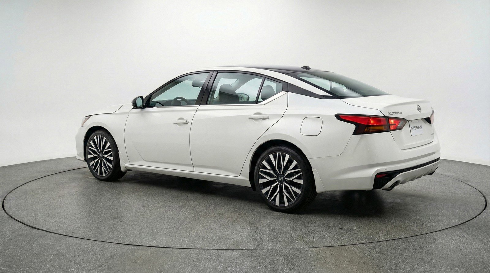 Used 2025 Nissan Altima 2.5 SV image 6