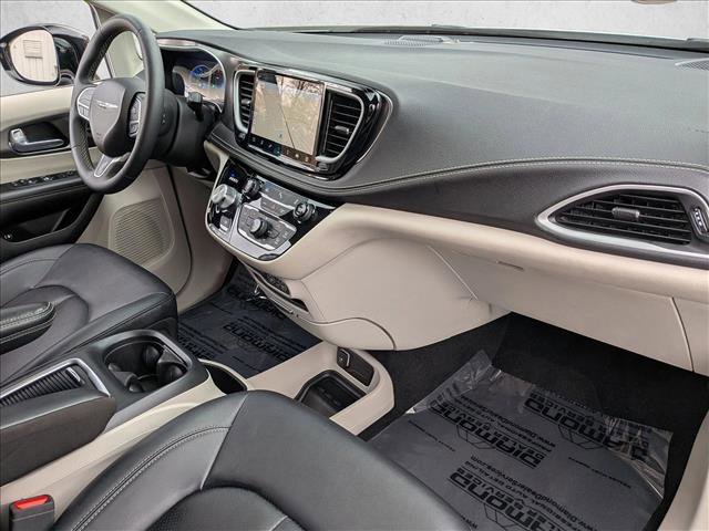 Used 2024 Chrysler Pacifica Select image 27