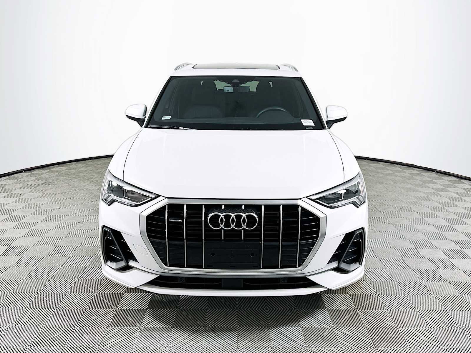 Certified 2024 Audi Q3 2.0T Premium w/ Convenience Package image 2