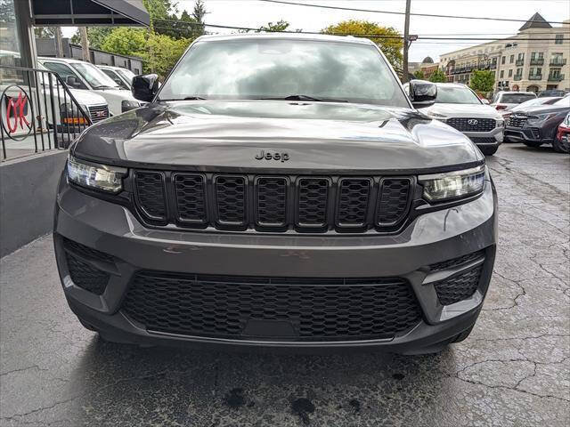 Used 2023 Jeep Grand Cherokee Altitude AWD/4WD image 7