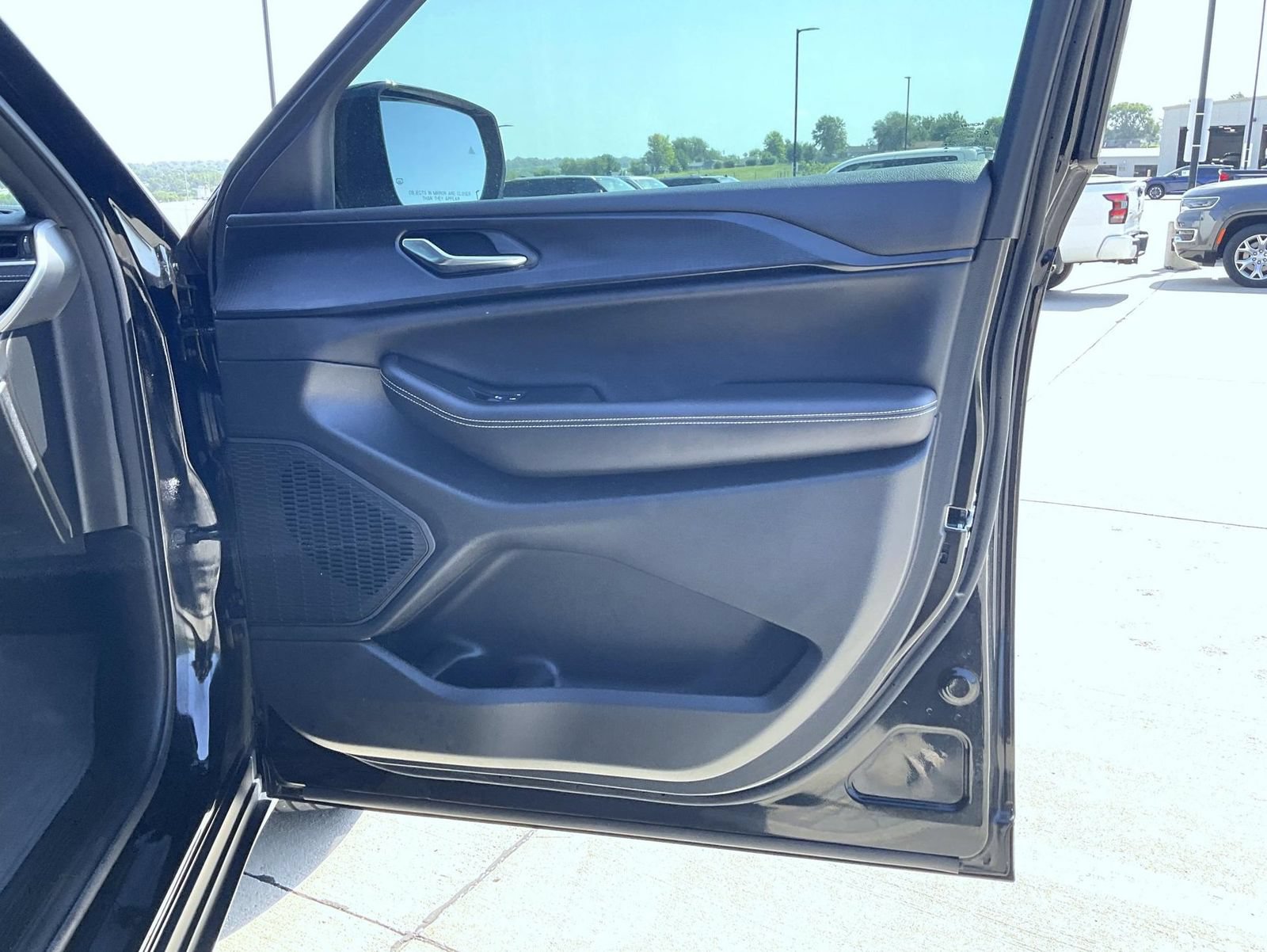 Used 2024 Jeep Grand Cherokee Altitude AWD/4WD image 17
