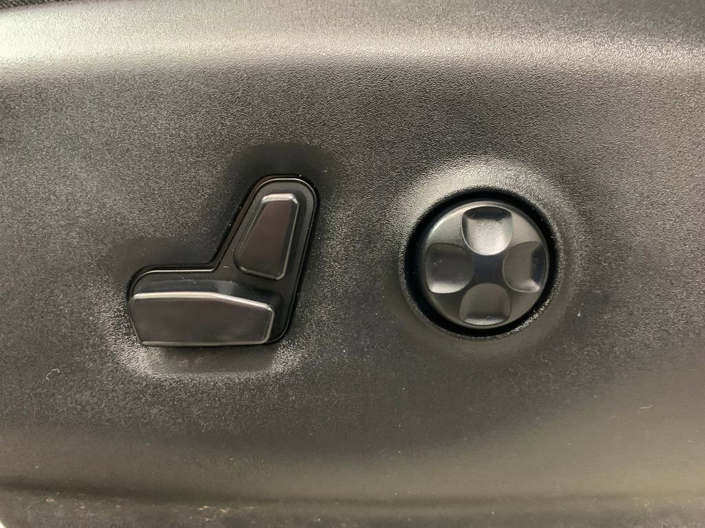 Used 2017 Chrysler Pacifica Touring-L w/ Tire & Wheel Group image 18