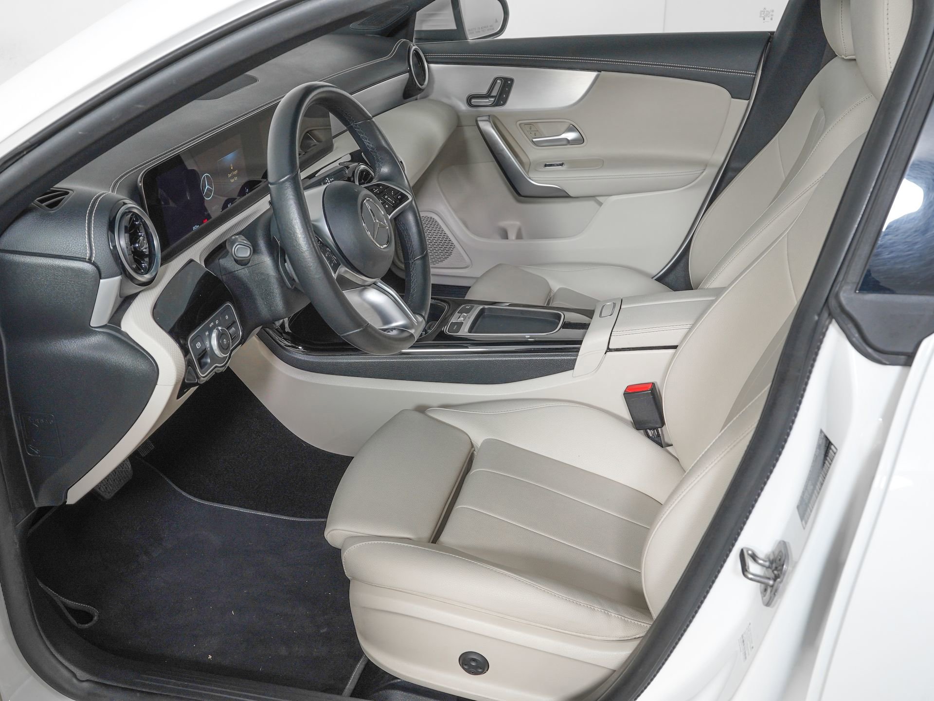 Used 2025 Mercedes-Benz CLA 250 image 13