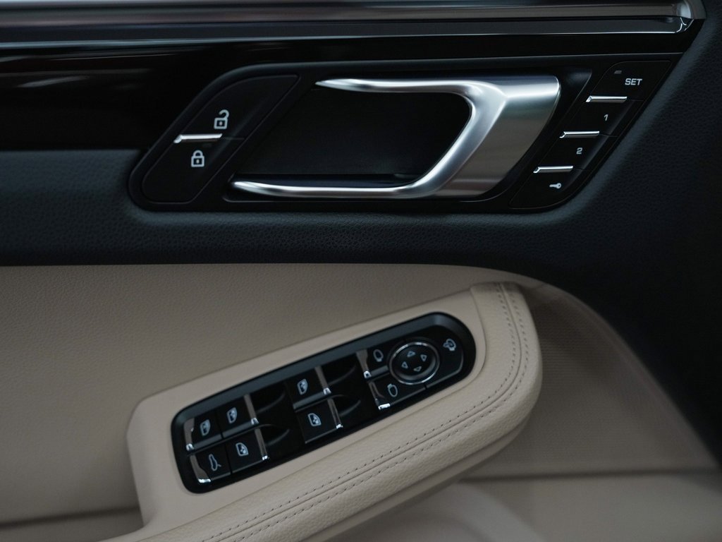 Used 2022 Porsche Macan S image 12