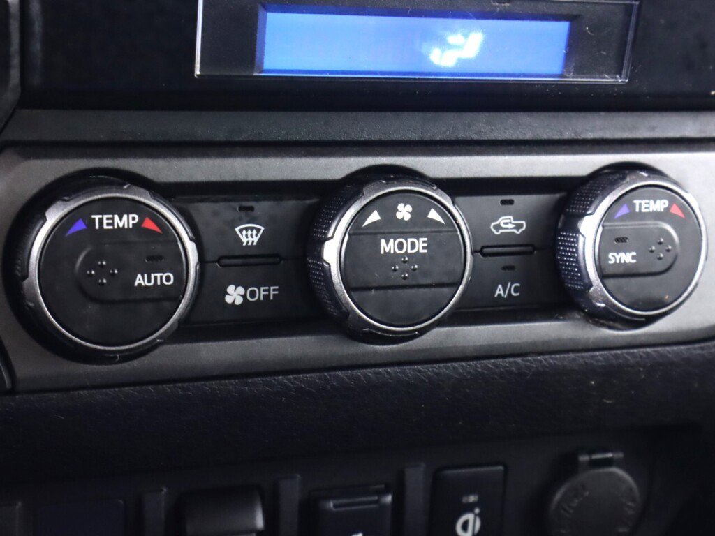 Used 2021 Toyota Tacoma TRD Off-Road image 19