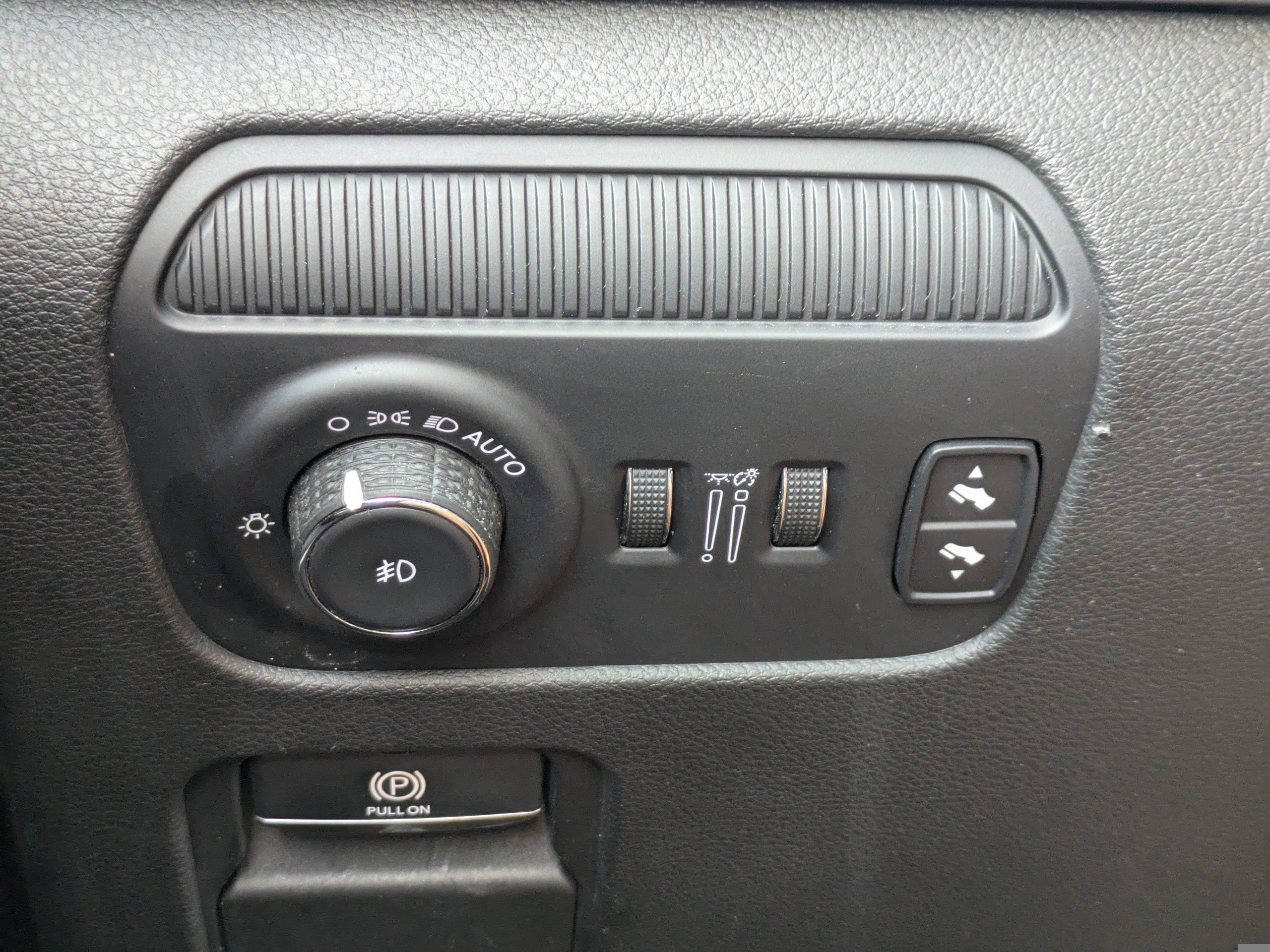 Used 2024 Jeep Wagoneer L Series II image 27