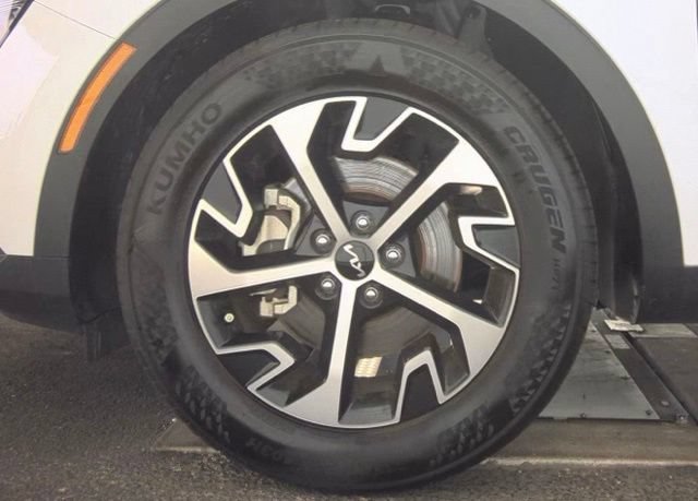 Certified 2025 Kia Sportage EX FWD image 6
