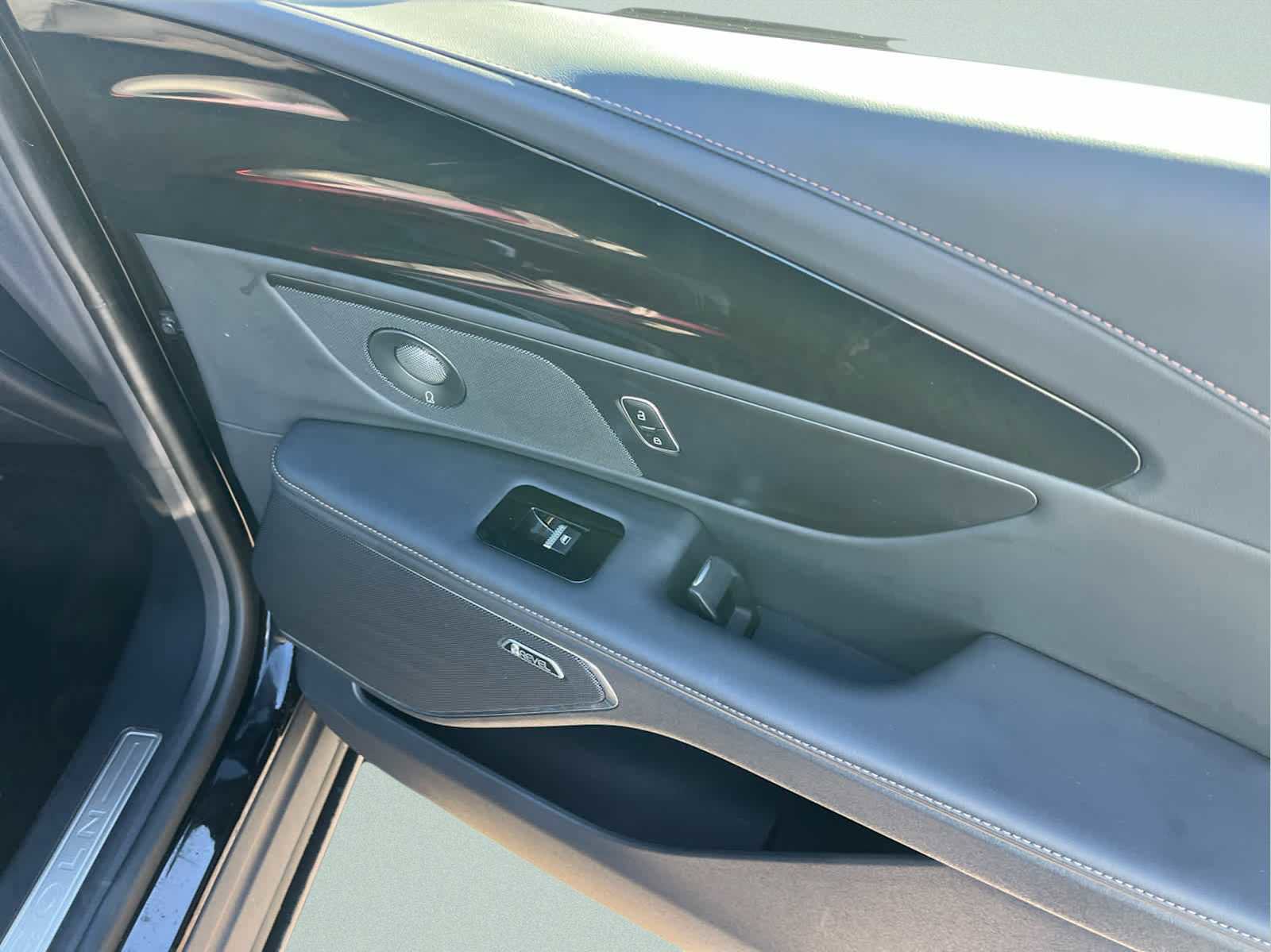 Used 2024 Lincoln Nautilus Reserve w/ Equipment Group 202A image 15