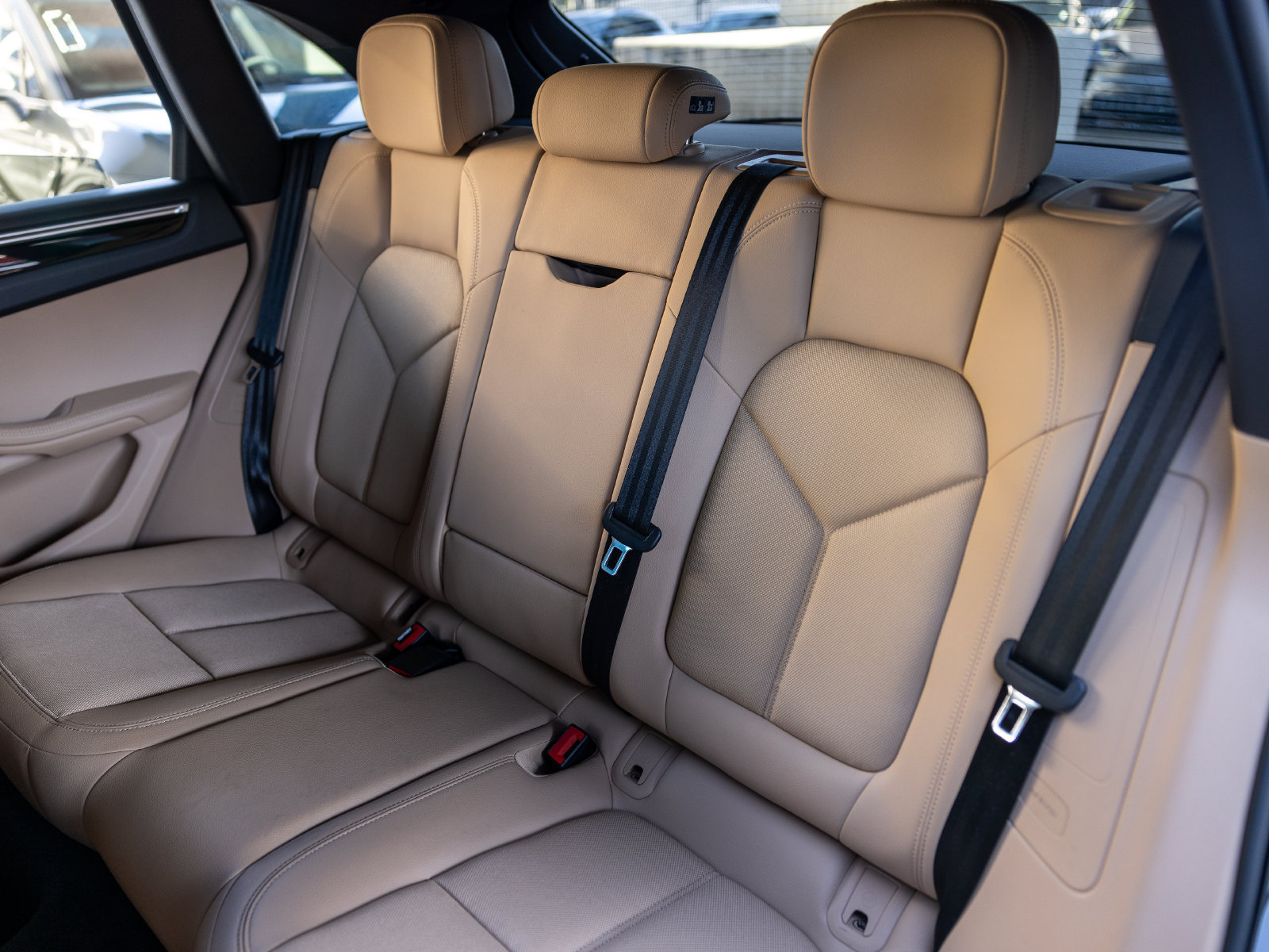 Certified 2023 Porsche Macan AWD/4WD image 29