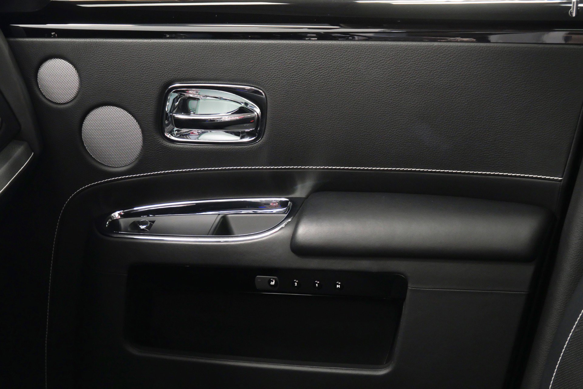Used 2013 Rolls-Royce Ghost RWD image 36