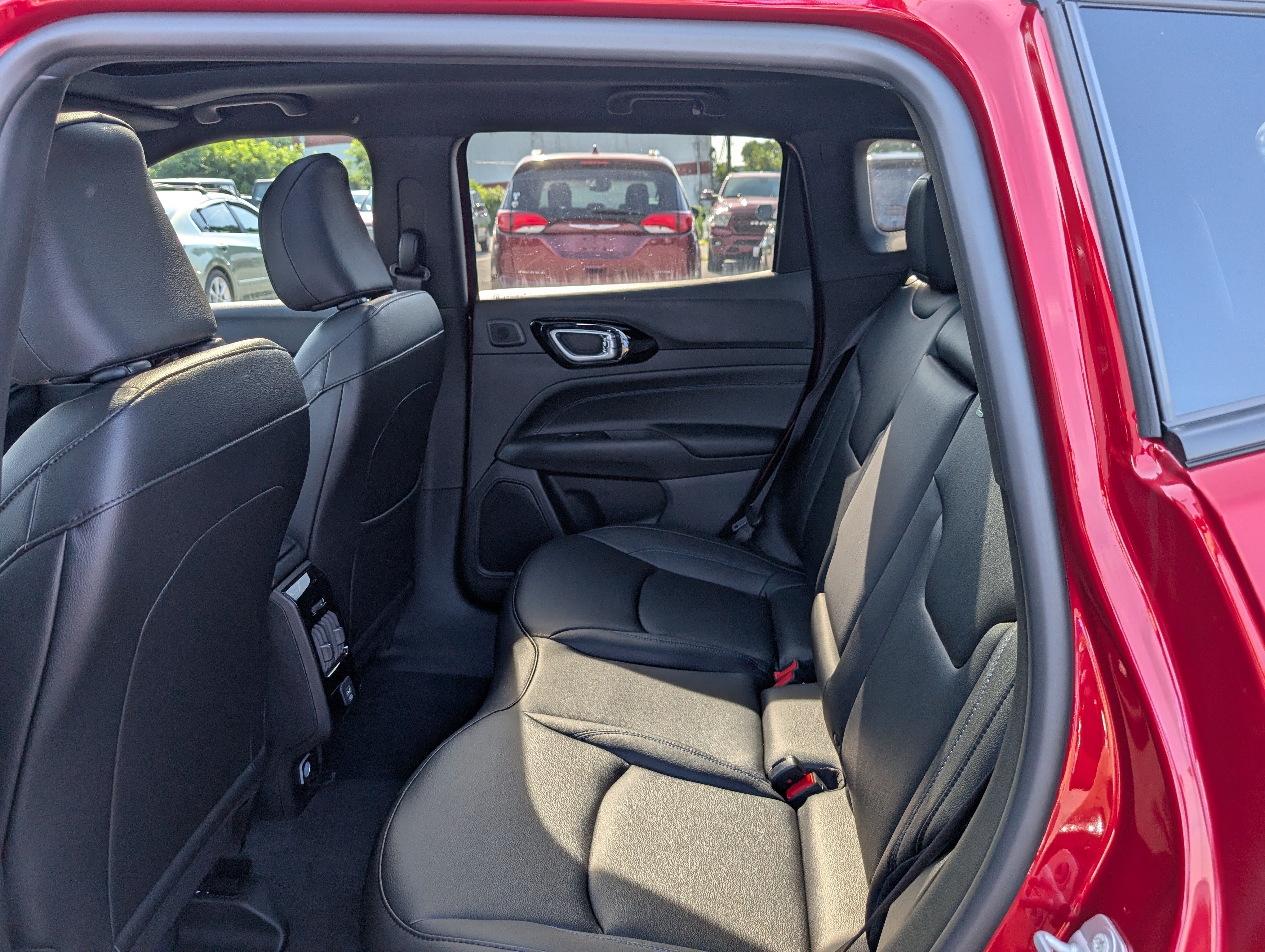 New 2025 Jeep Compass Limited w/ Sun & Sound Group AWD/4WD image 12