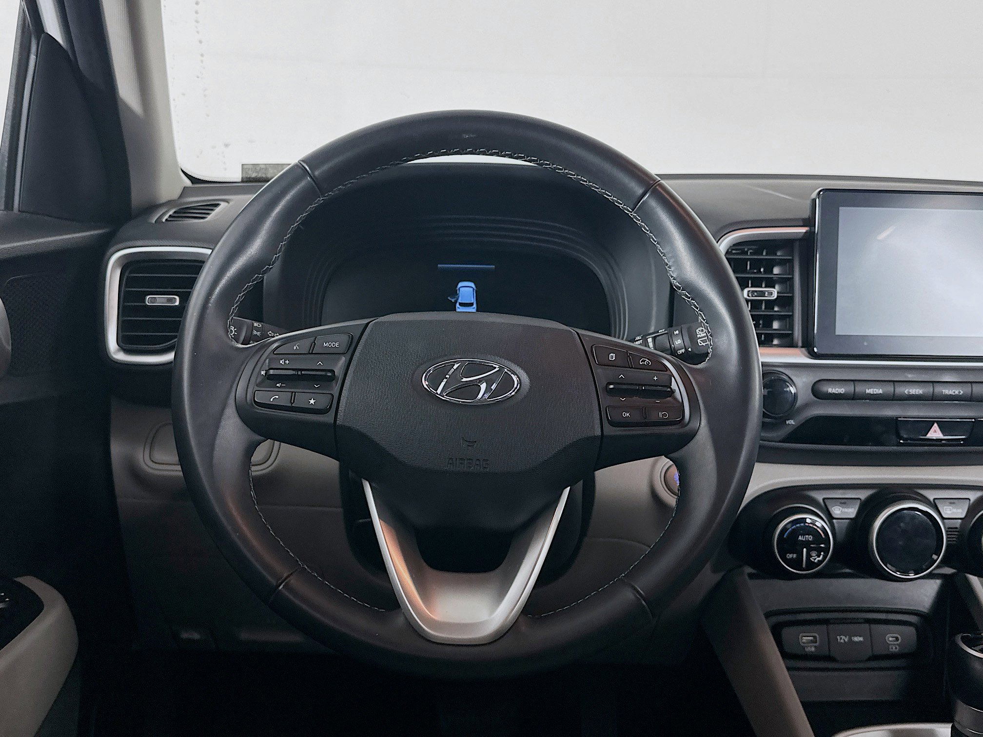 Used 2025 Hyundai Venue SEL FWD image 18