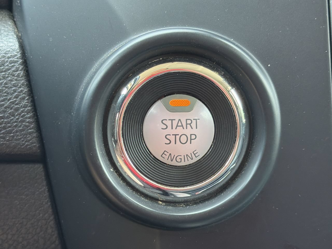Used 2024 Nissan Titan SV w/ SV Convenience Package RWD image 9