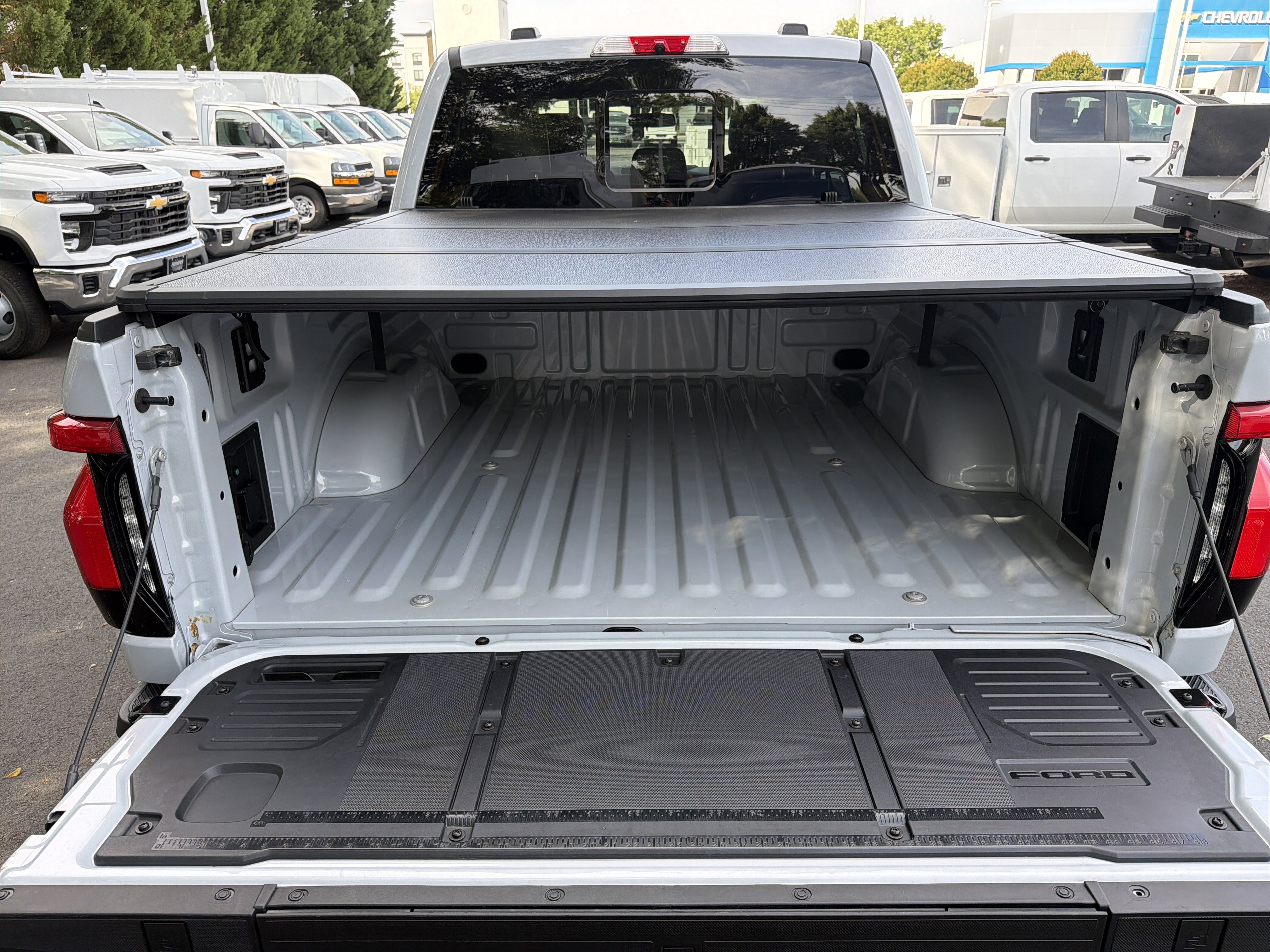 Used 2025 Ford F150 Lightning Lariat AWD/4WD image 31