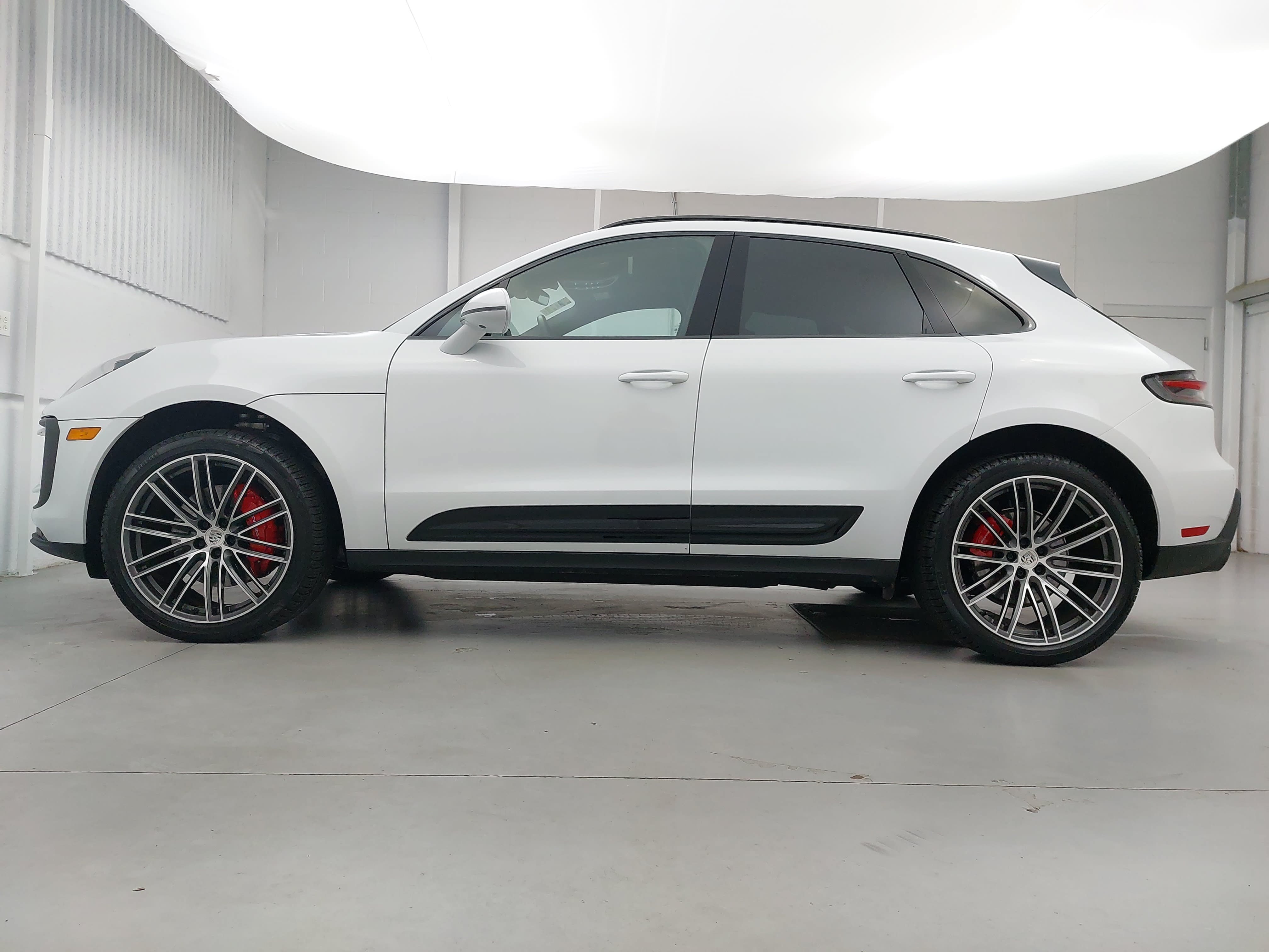 Certified 2025 Porsche Macan S AWD/4WD image 2
