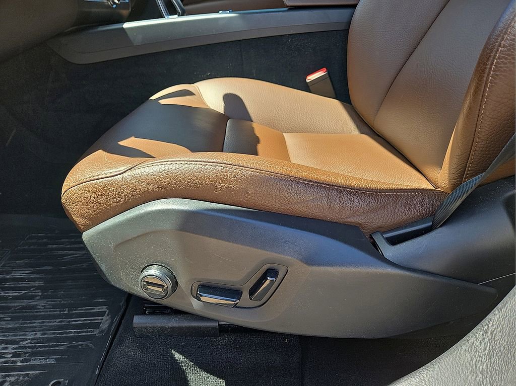 Used 2023 Volvo XC60 B5 Plus AWD/4WD image 23