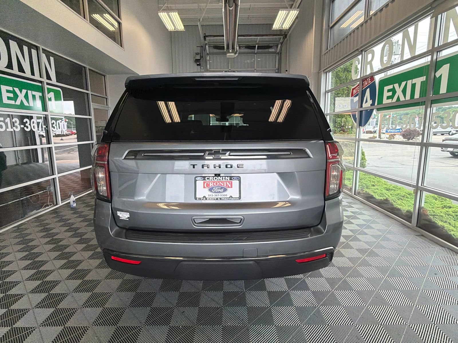 Used 2022 Chevrolet Tahoe Z71 w/ Luxury Package AWD/4WD image 3