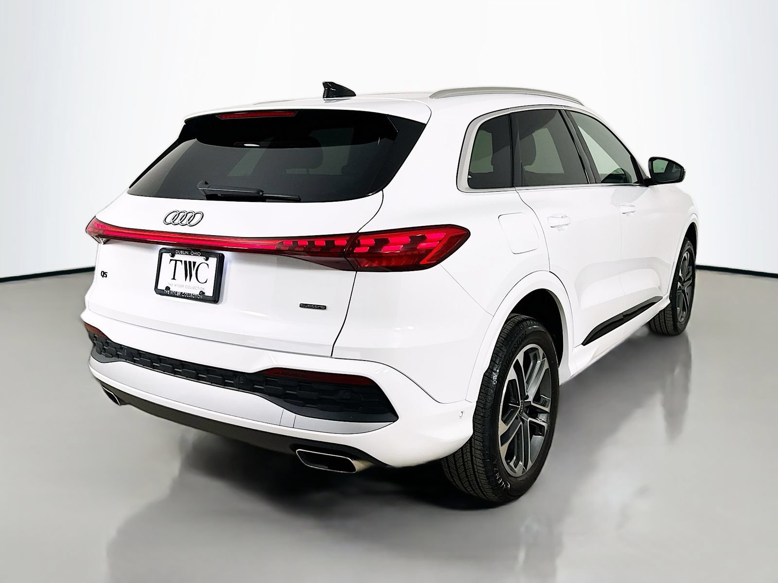 Used 2025 Audi Q5 Premium w/ Convenience Package AWD/4WD image 5