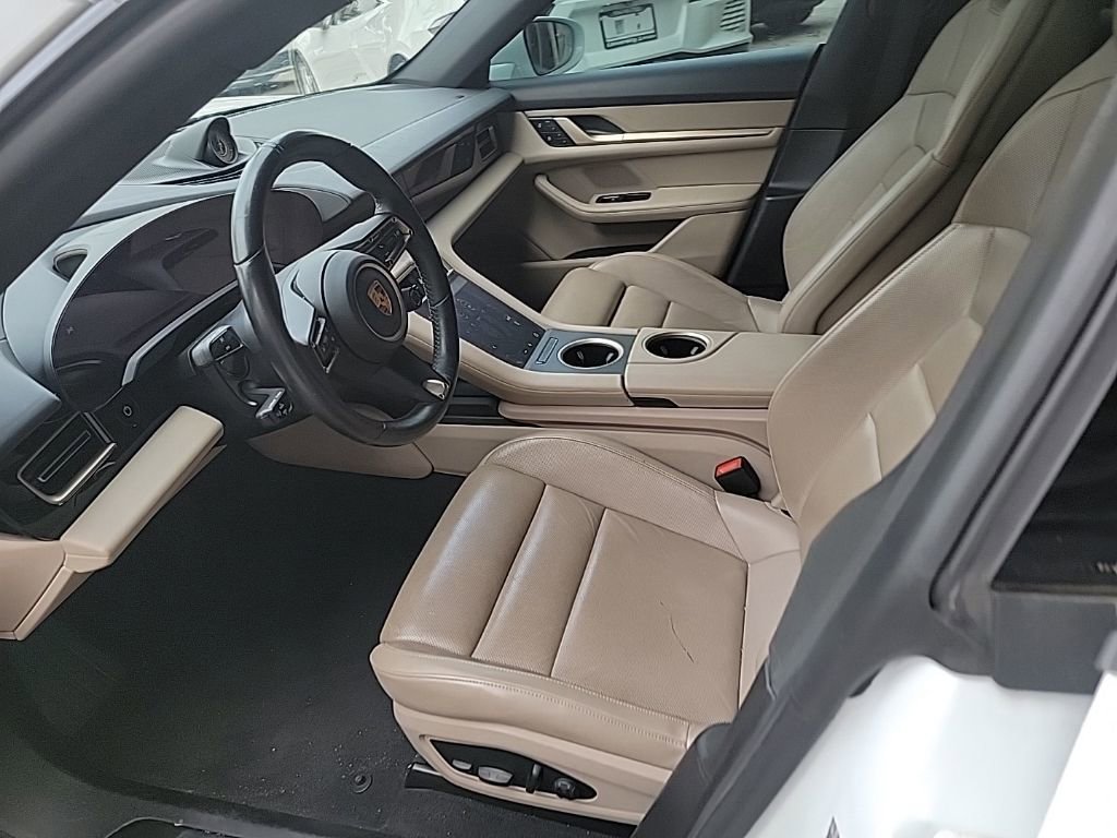 Used 2022 Porsche Taycan 4S image 9