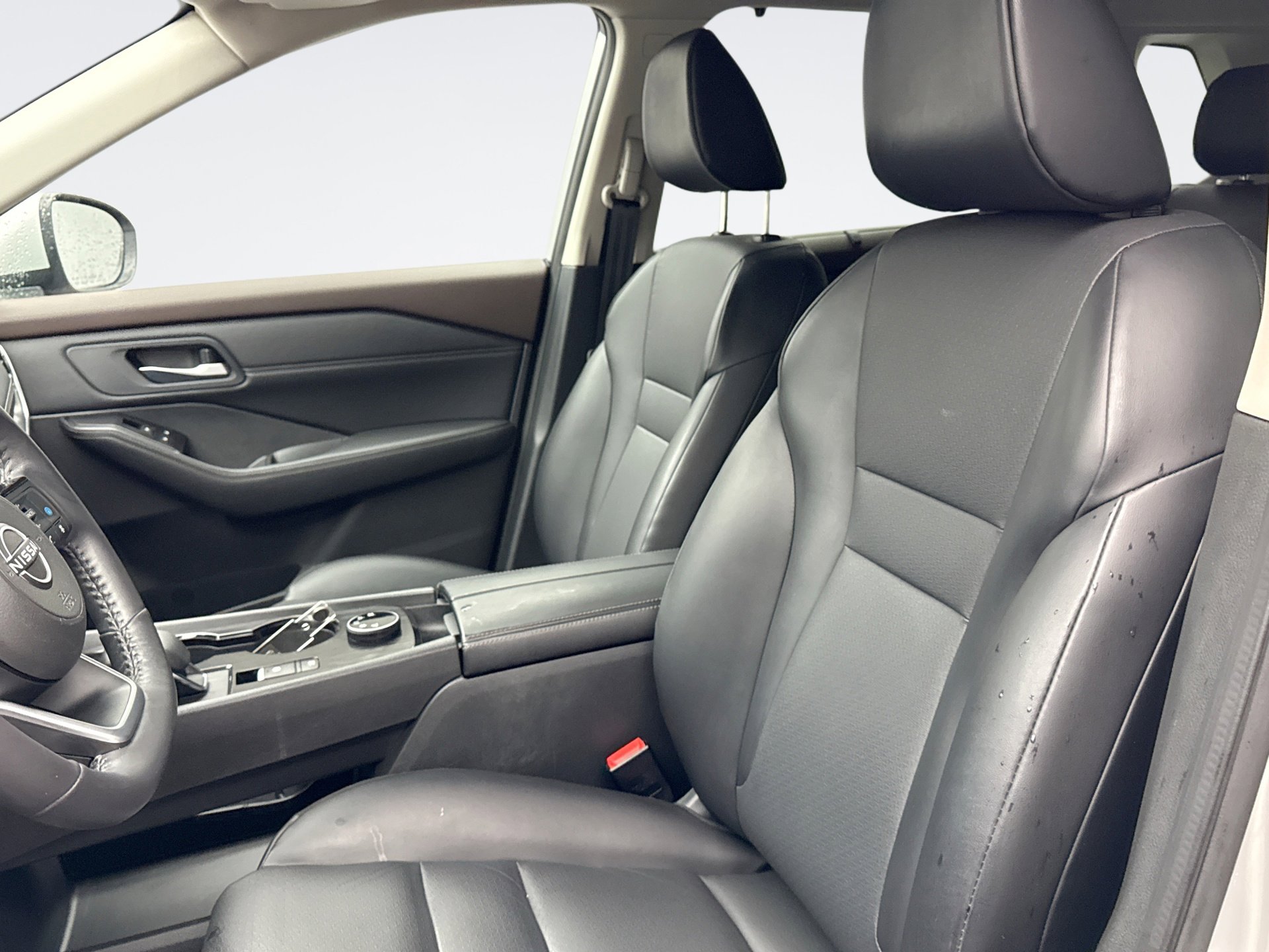 Used 2023 Nissan Rogue SV w/ SV Premium Package image 11