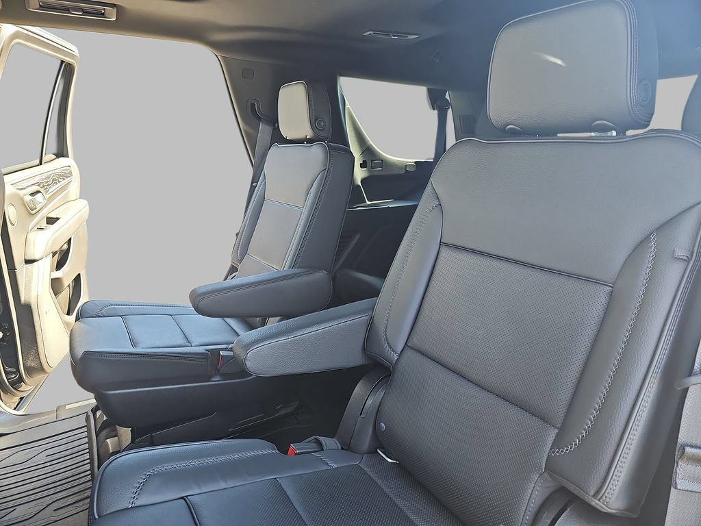 Used 2021 GMC Yukon Denali w/ Denali Premium Package AWD/4WD image 18