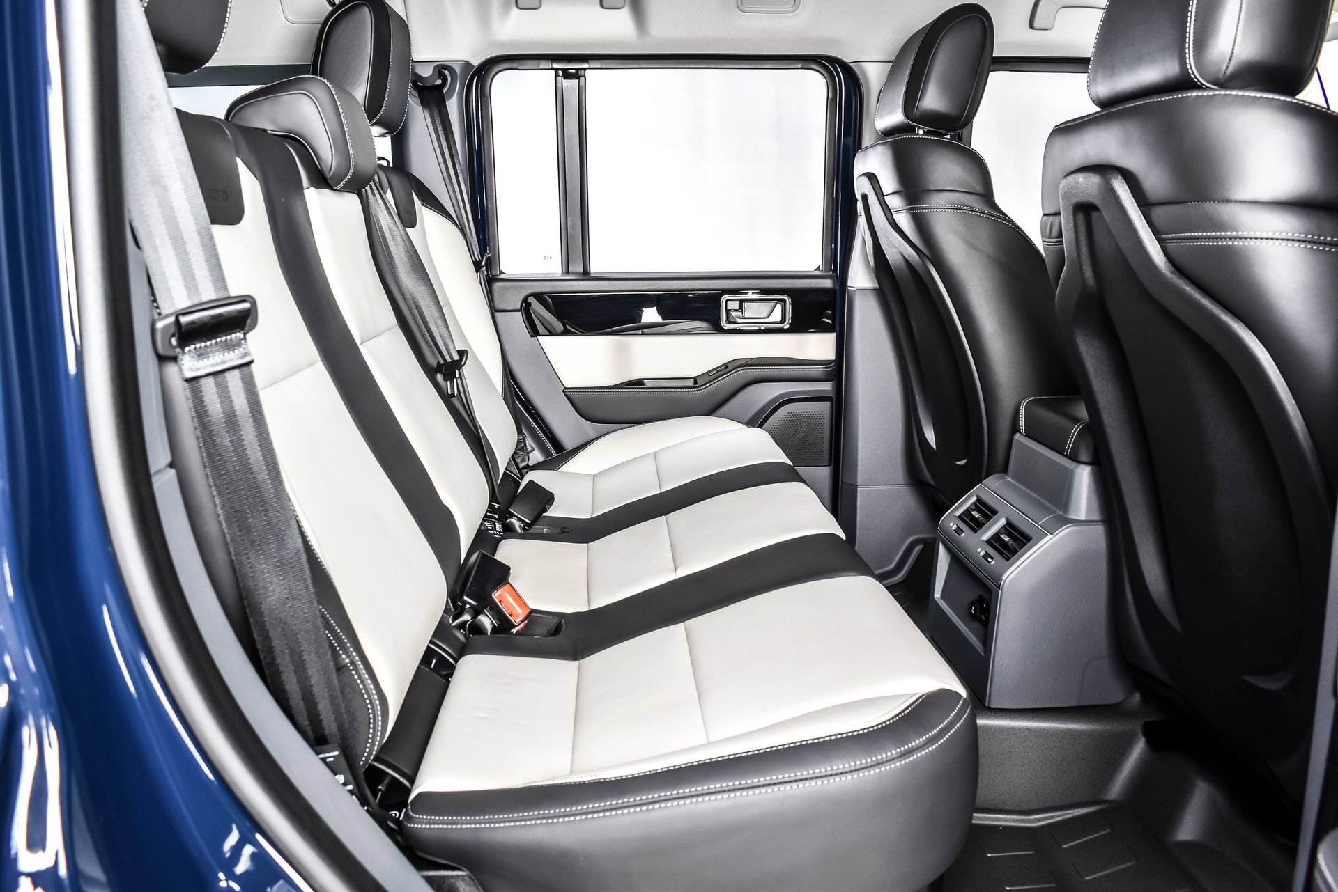 Used 2025 INEOS Grenadier Station Wagon AWD/4WD image 17