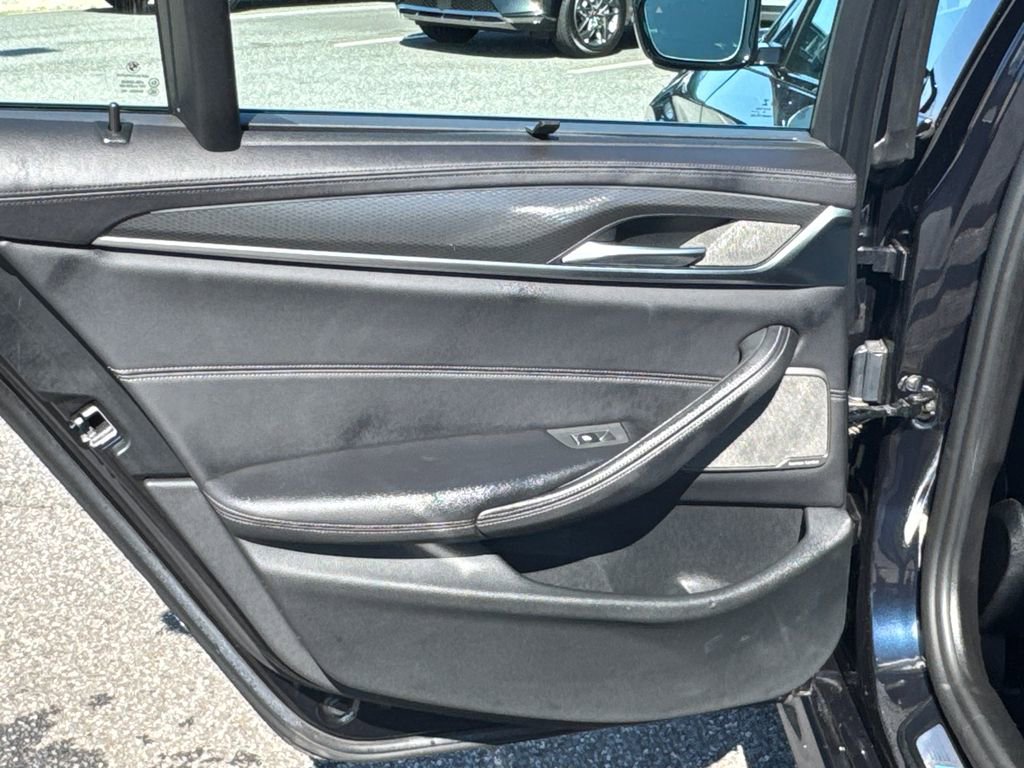 Used 2021 BMW M550i xDrive w/ Dynamic Handling Package image 19