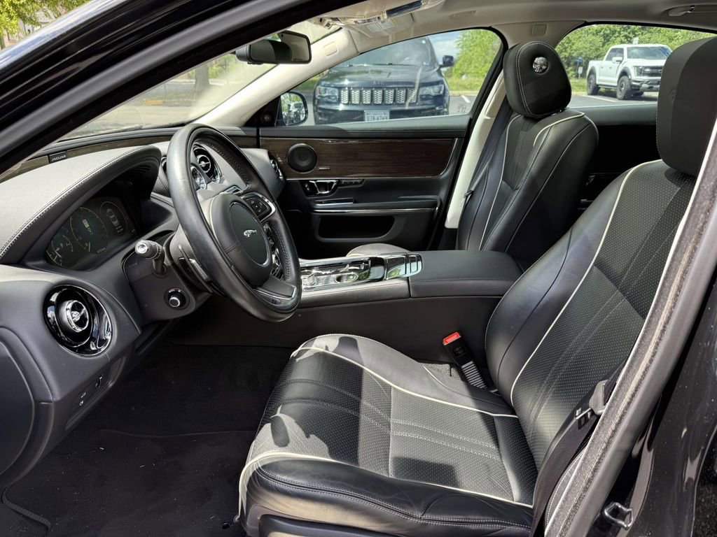 Used 2016 Jaguar XJ Supercharged RWD image 13