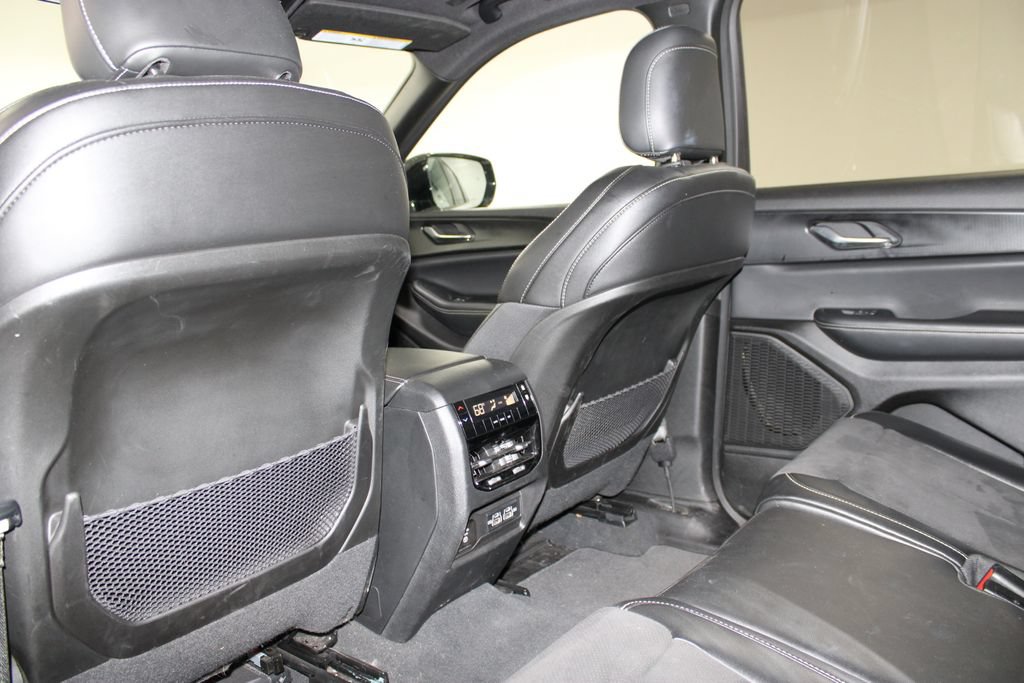 Used 2024 Jeep Grand Cherokee L Altitude AWD/4WD image 21