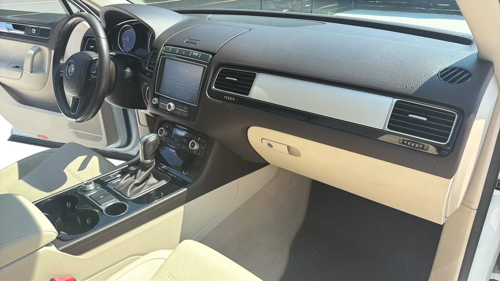Used 2015 Volkswagen Touareg Sport AWD/4WD image 15