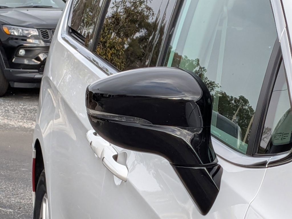 Used 2024 Chrysler Pacifica Touring-L image 10