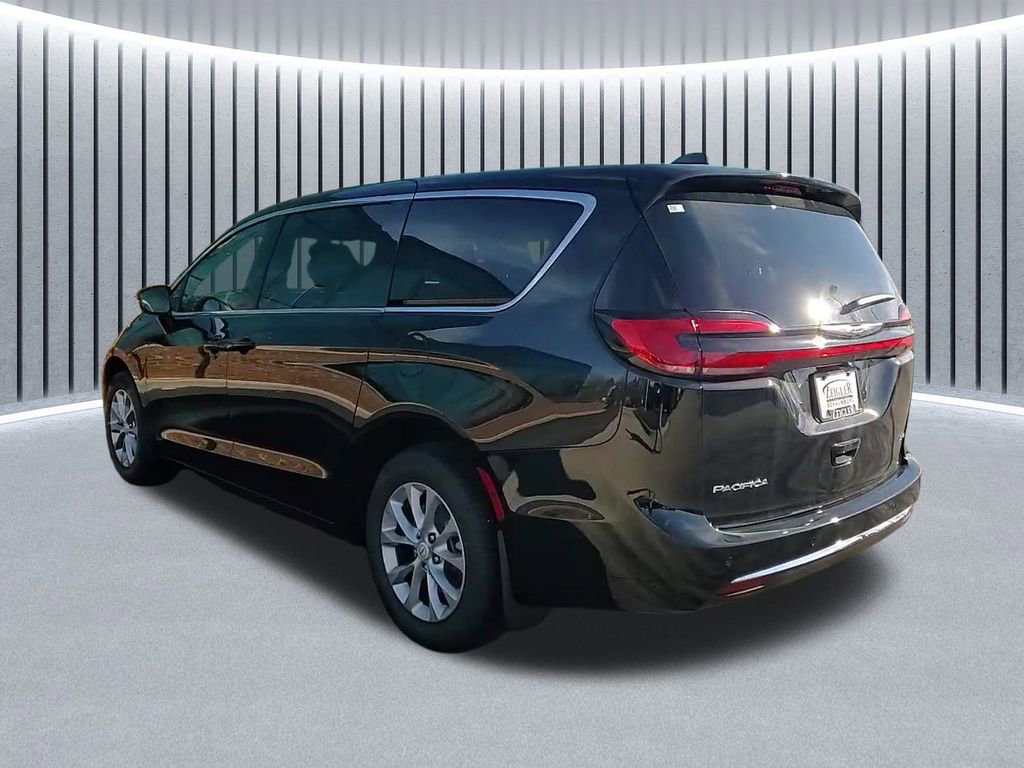 New 2026 Chrysler Pacifica Select AWD/4WD image 5