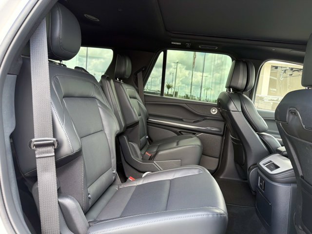 New 2026 Lincoln Navigator Reserve w/ Jet Appearance Package AWD/4WD image 20