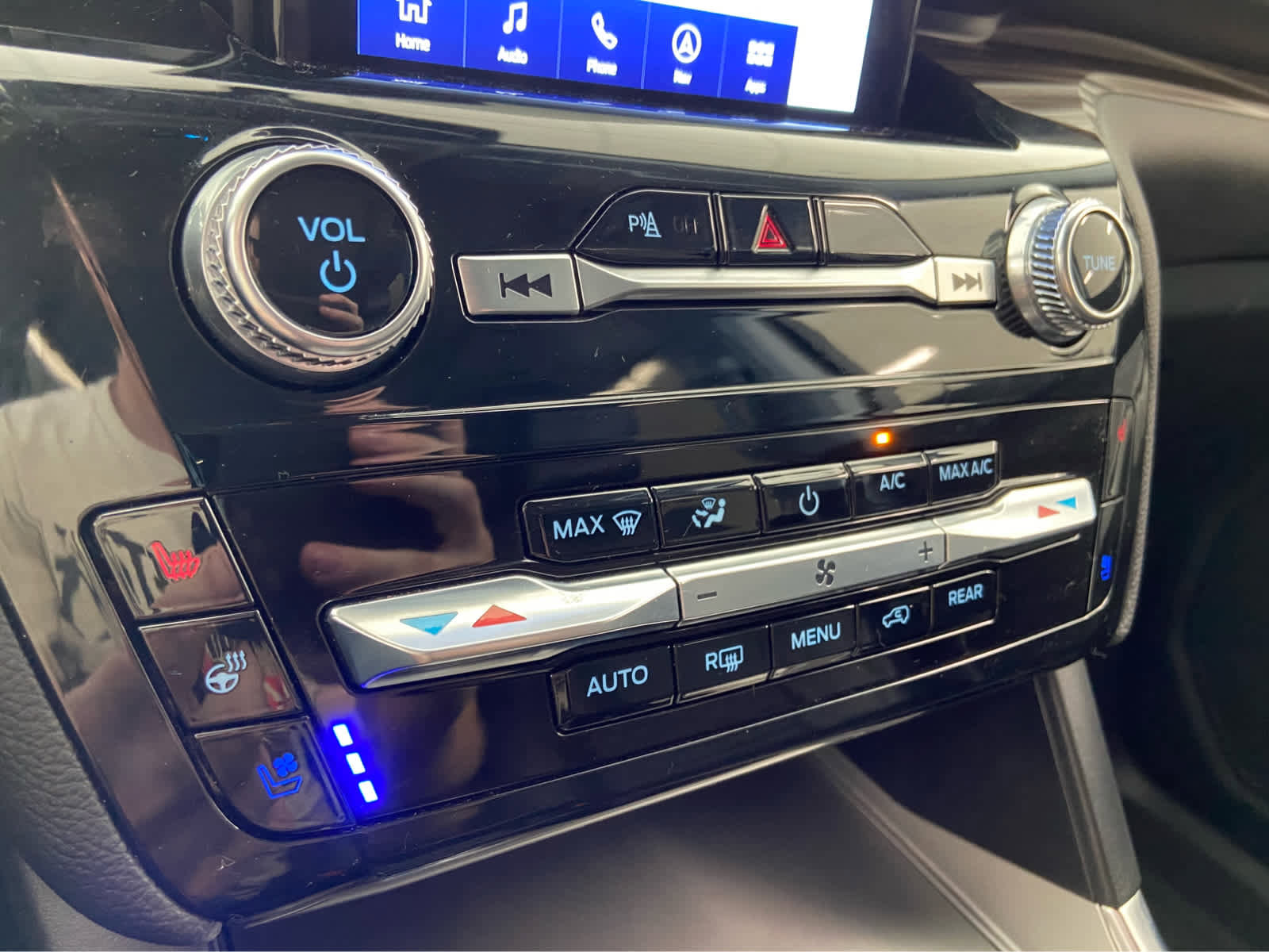 Used 2023 Ford Explorer Limited w/ Limited Technology Package AWD/4WD image 35