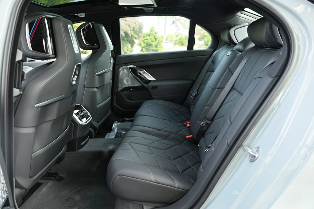 New 2026 BMW i7 xDrive60 AWD/4WD image 24